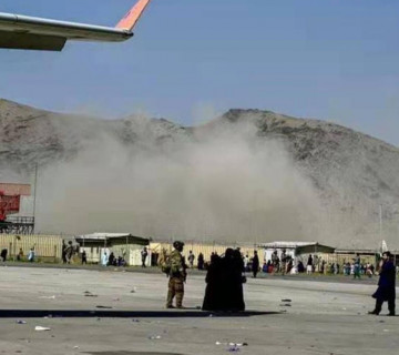 काबुल विमानस्थलनजिकैको त्यो दृश्य, प्रत्यक्षदर्शी नेपाली भन्छन्, 'बाँचिन्छजस्तो लागेको थिएन'